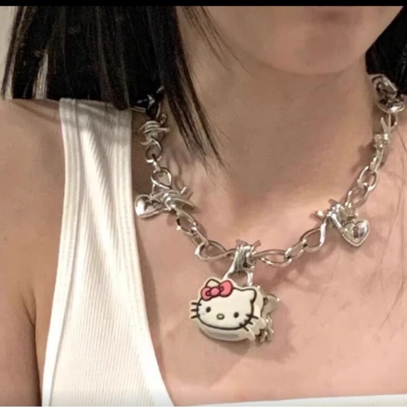 🤑SOLD🤑 NWOT HELLO KITTY LOCKET Heart Necklace - Picture 3 of 4